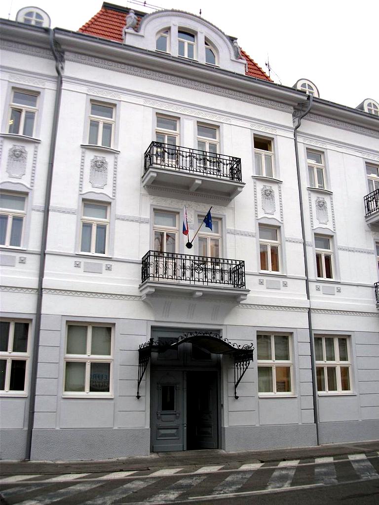 kliknut�m sa obr�zok zavrie